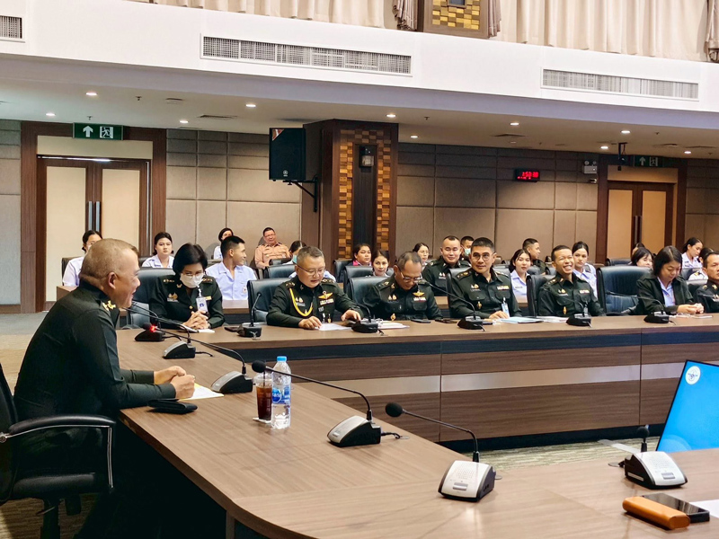 ห้องประชุม ชั้น 6 สำนักงานปลัดกระทรวงกลาโหม ศรีสมาน ขณะจัดการประชุมกำลังพล