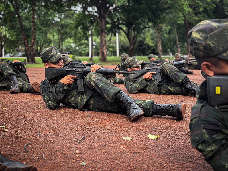พลทหารไทยฝึกซ้อมระบบการรบระยะประชิดเพื่อเอาชีวิตรอดในสนาม