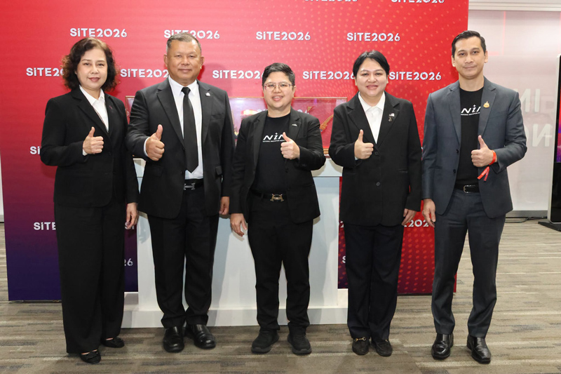ผู้บริหารและเจ้าหน้าที่ สทป. ถ่ายภาพร่วมกันในงานนวัตกรรมระดับชาติ SITE 2026