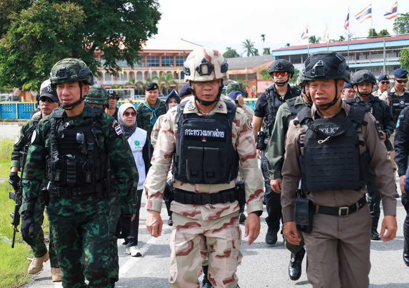ฉก.นราธิวาส บูรณาการกำลังพลเรือน ตำรวจ ทหาร ร่วมตรวจค้นชุมชน