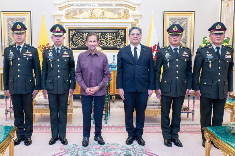 ภาพที่ระลึก ระหว่างเข้าเฝ้าฯ สุลต่านบรูไน ณ พระราชวังหลวง