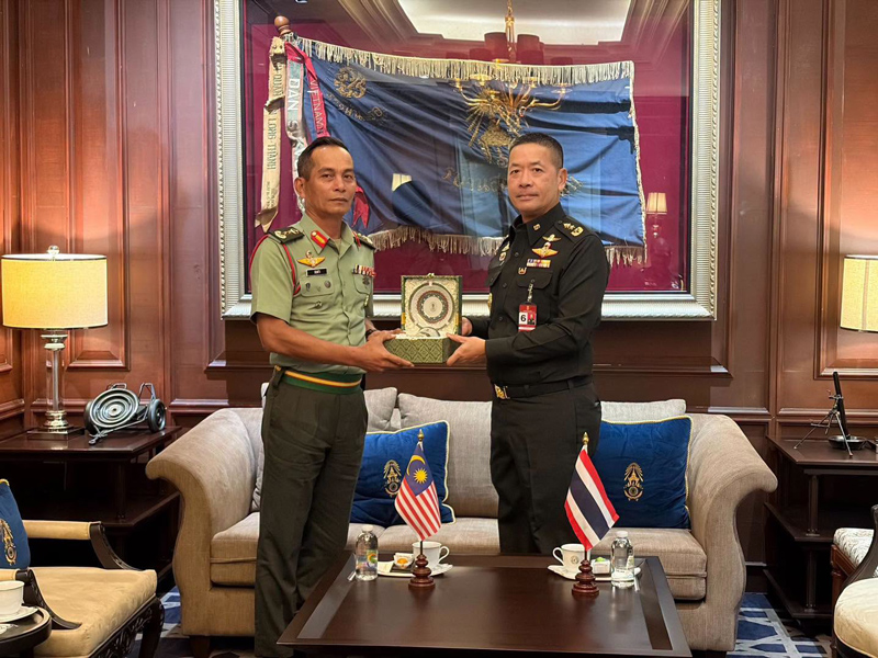 พล.ต.กรพล วนากมล และ พล.ต. ดาโต๊ะ มูฮัมมัด ราฟี บิน มูฮัมมัด ร่วมประชุม