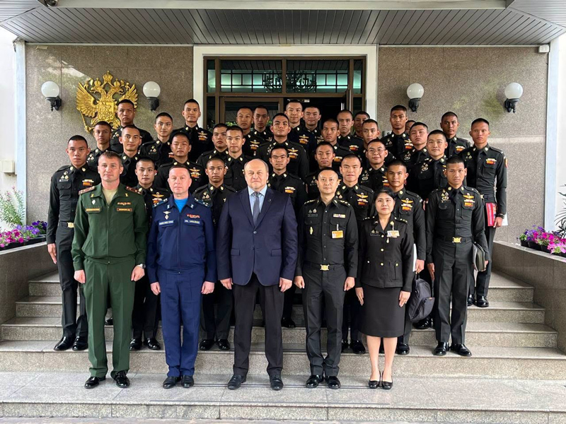คณะนักเรียนนายร้อย จปร เยี่ยมเยือนสถานทูตรัสเซีย