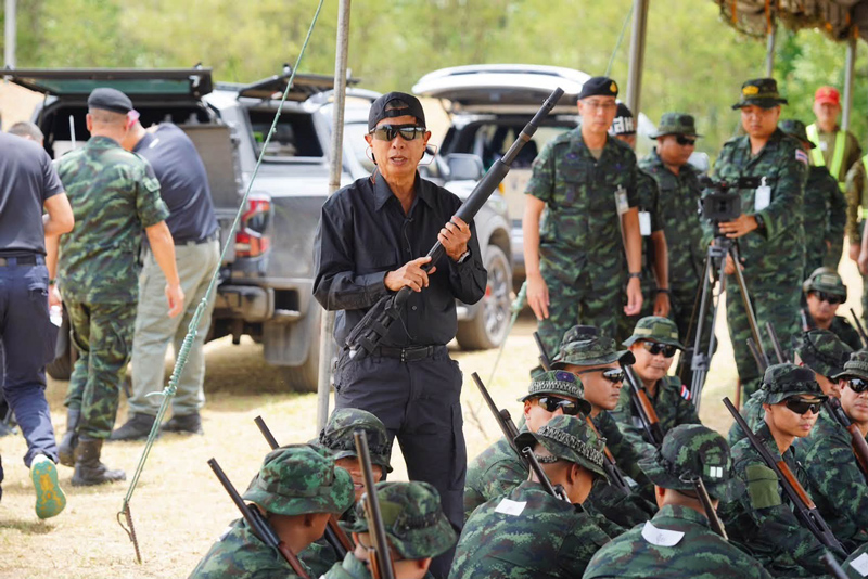 ทหารไทยฝึกใช้ปืนลูกซองยิงโดรนรับมือภัยคุกคามสมัยใหม่