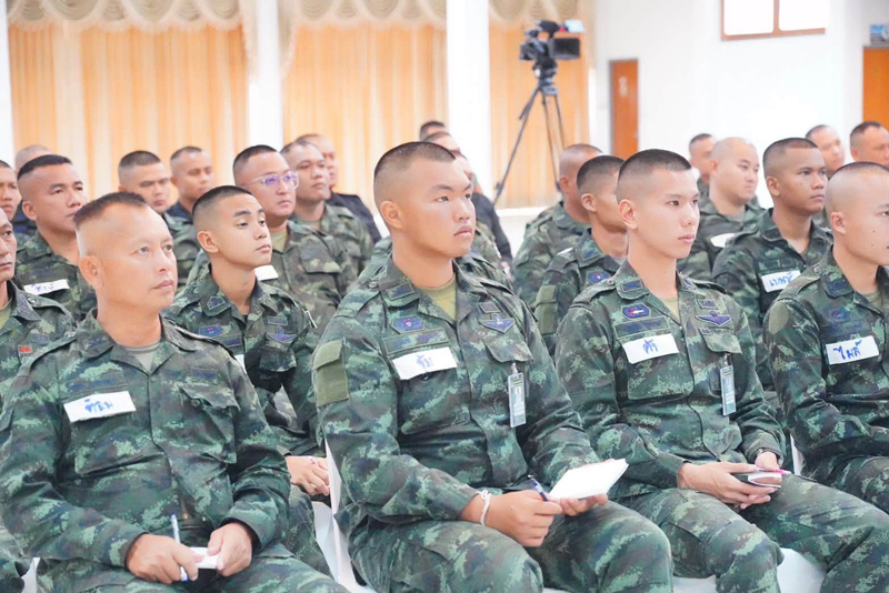 ภาพเหล่านักเรียนทหาร อบรมภาคทฤษฎีการต่อต้านโดรน ณ สโมสร พล.ร.9
