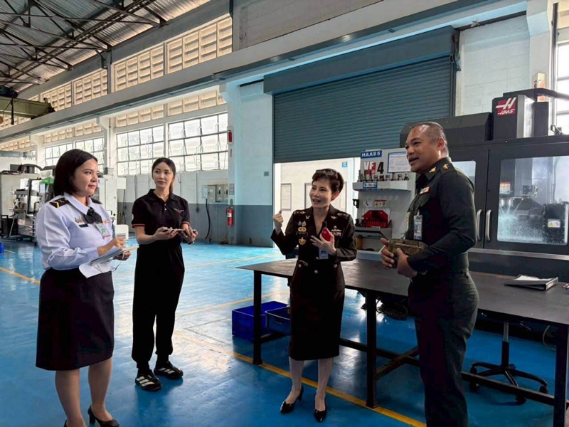 เจ้าหน้าที่ศูนย์อำนวยการสร้างอาวุธทดสอบระดับเสียง