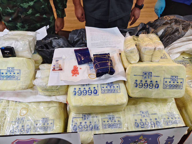 ของกลางยาบ้าจำนวน 5,200,000 เม็ด บรรจุในกระสอบปุ๋ยห่อถุงดำที่จับกุมได้ในอำเภอแม่แตง