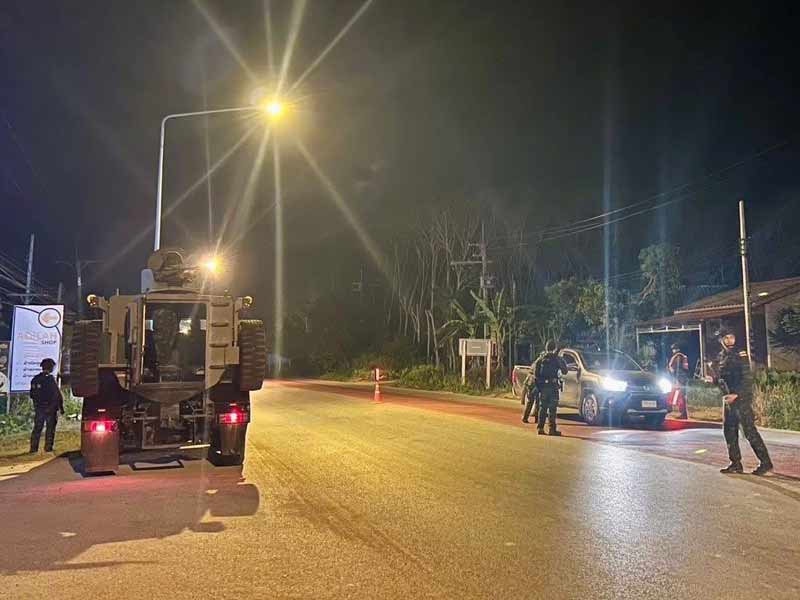 กำลังพลร่วมทหารบก ทหารพราน และตำรวจ ยะลา ตั้งจุดตรวจสกัดสิ่งผิดกฎหมาย