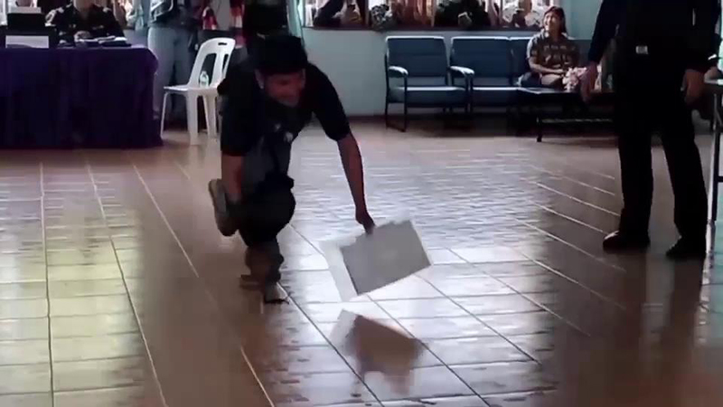 หนุ่มเกณฑ์ทหารโชว์สเต็ป