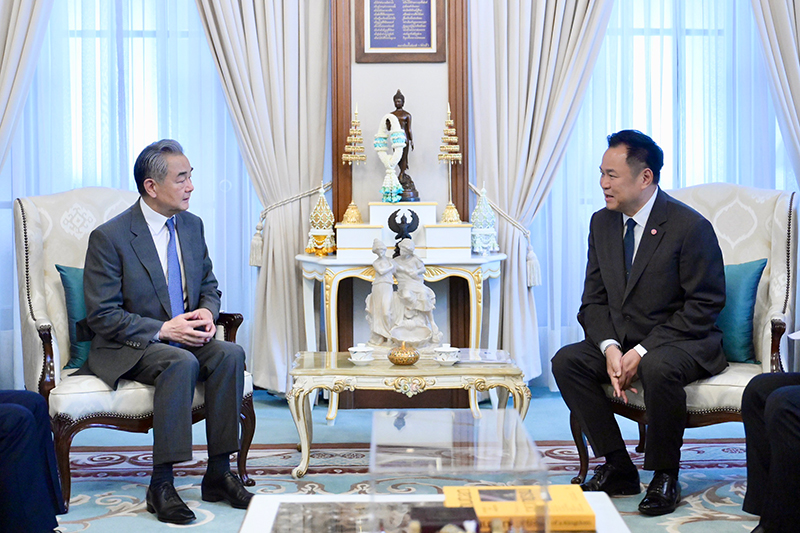 หวัง อี้