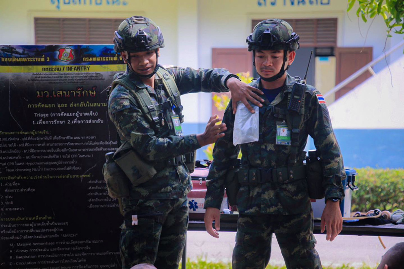 ขั้นตอนการสาธิตช่วยชีวิตและปฐมพยาบาลเบื้องต้นของกำลังพล ทบ.