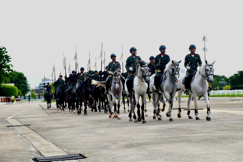 ขบวนกองทหารม้าอิสริยยศรักษาพระองค์ ซักซ้อมตามแบบธรรมเนียมโบราณราชประเพณี
