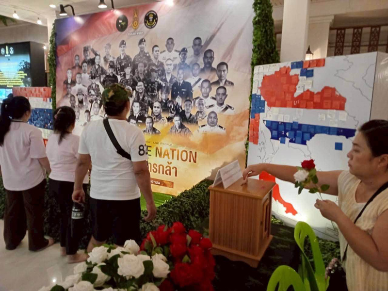 ประชาชนร่วมบริจาคเงินทำบุญในงานสมโภชศาลหลักเมืองราชบุรี ประจำปี 2569