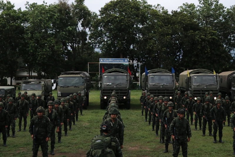 ตรวจเช็กสภาพยานพาหนะและยุทโธปกรณ์ทหารปืนใหญ่รักษาพระองค์