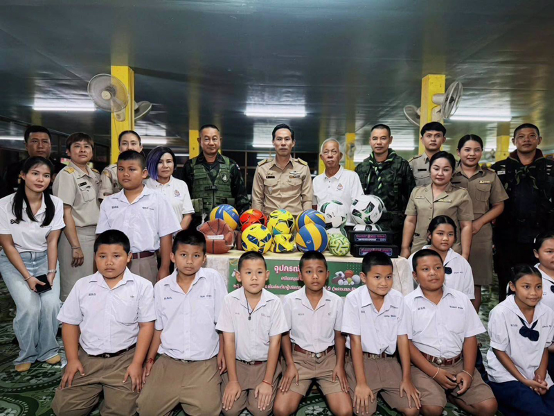 การสนับสนุนอุปกรณ์กีฬาให้กับนักเรียนโรงเรียนบ้านแม่โกนเกน