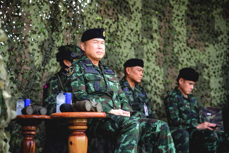 พลโท ธิติพันธ์ ฐานะจาโร ตรวจเยี่ยมการฝึกดำเนินกลยุทธ์ด้วยกระสุนจริง