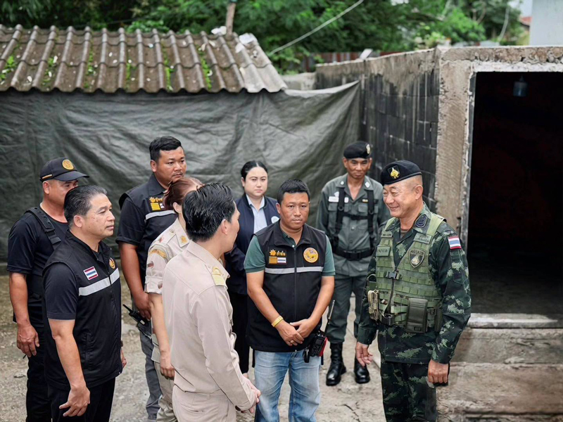 พล.ต.ประสาน เห็นประเสริฐ พบปะครูและผู้นำชุมชนในพื้นที่ชายแดน