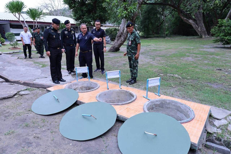 เจ้าหน้าที่ทางการแพทย์ประเมินความปลอดภัยในหน่วยทำงาน