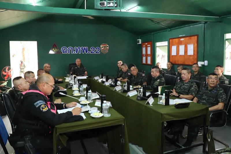 การรับฟังการบรรยายสรุปสถานการณ์ในพื้นที่ ฉก.ทพ.22