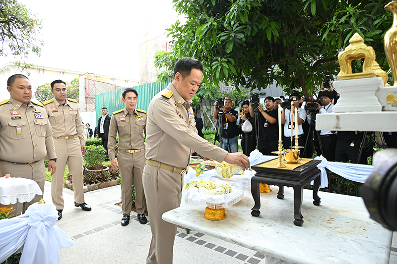 อนุทิน ชาญวีรกูล