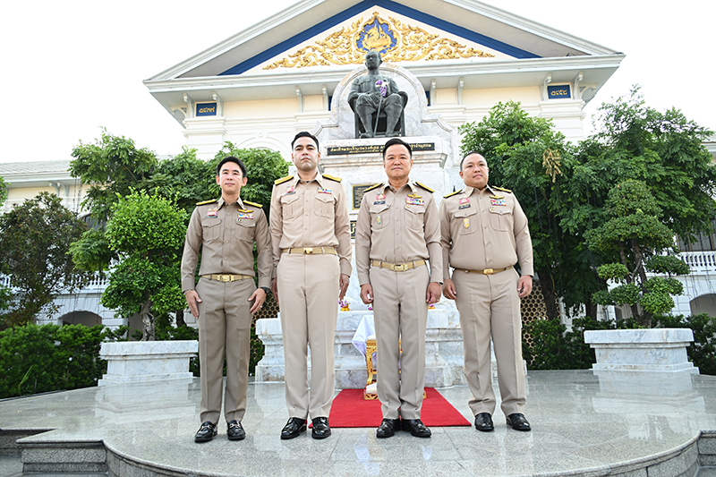 อนุทิน ชาญวีรกูล