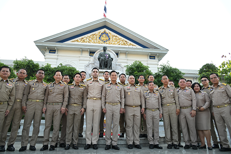 อนุทิน ชาญวีรกูล