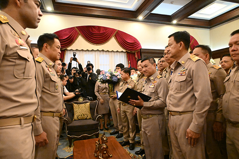 อนุทิน ชาญวีรกูล