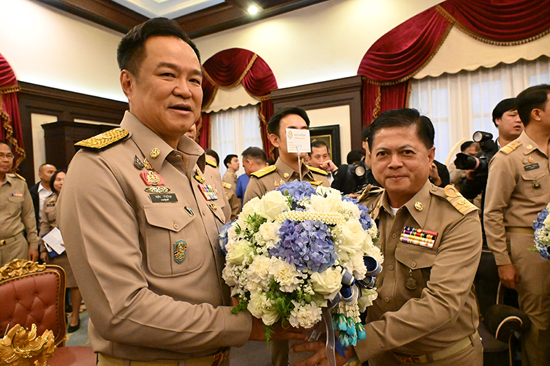 อนุทิน ชาญวีรกูล