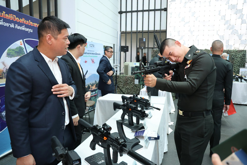 บรรยากาศนิทรรศการผลงานวิจัย สทป. ณ โรงเรียนเสนาธิการทหารบก