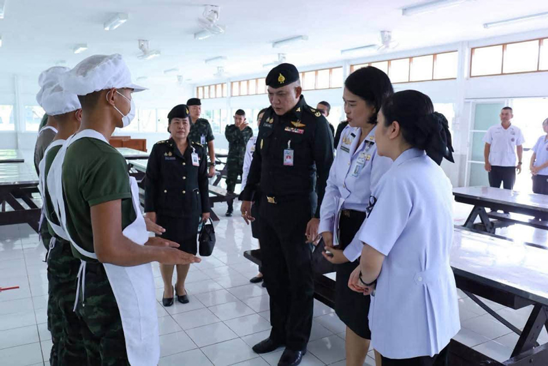 การให้คำแนะนำด้านการป้องกันสุขภาพให้ทหารกองประจำการ