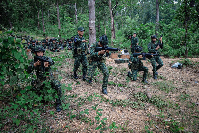 ทหาร ร.3 พัน.1 ฝึกยิงประกอบการเคลื่อนที่แบบคู่บัดดี้