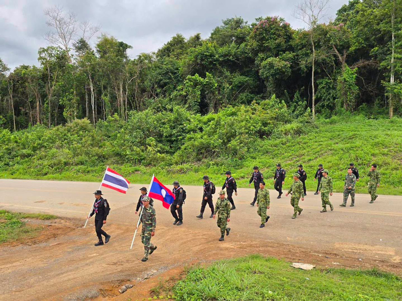 ภาพการลาดตระเวนร่วมกันระหว่างทหารพรานไทยและกองร้อยทหารแดน สปป.ลาว