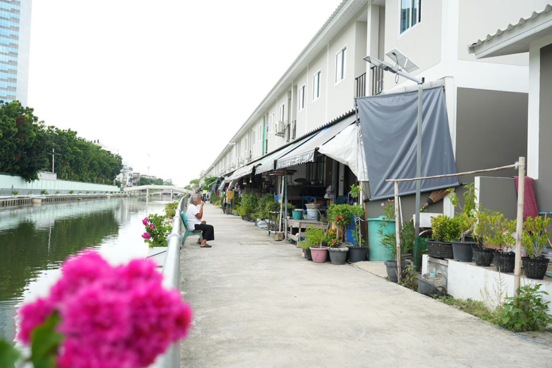 นิกร โสมกลาง 
