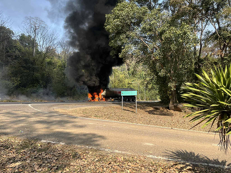 รถน้ำมัน 4 หมื่นลิตร