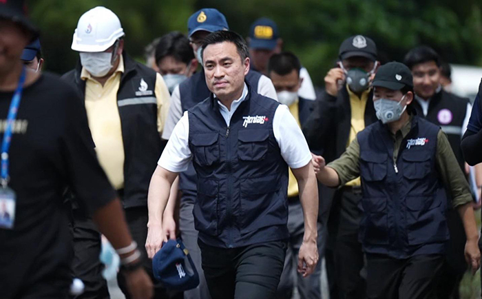 เอกนัฏ พร้อมพันธุ์ 