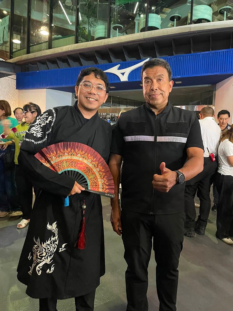 ธีรภัทร เจริญสุข 