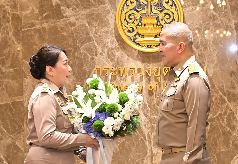 พลตำรวจโทรุทธพล เนาวรัตน์