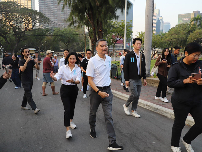 อภิสิทธ์