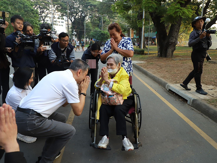 อภิสิทธ์