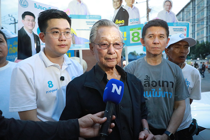 ชวน หลีกภัย