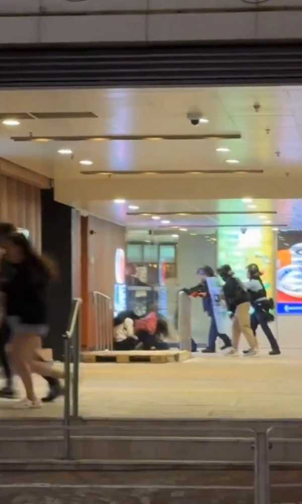 ฮ่องกงป่วน