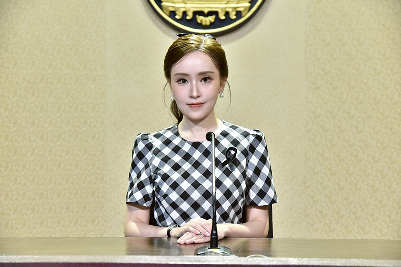 ภัทร์ดารัสมิ์ ทองสลวยกร