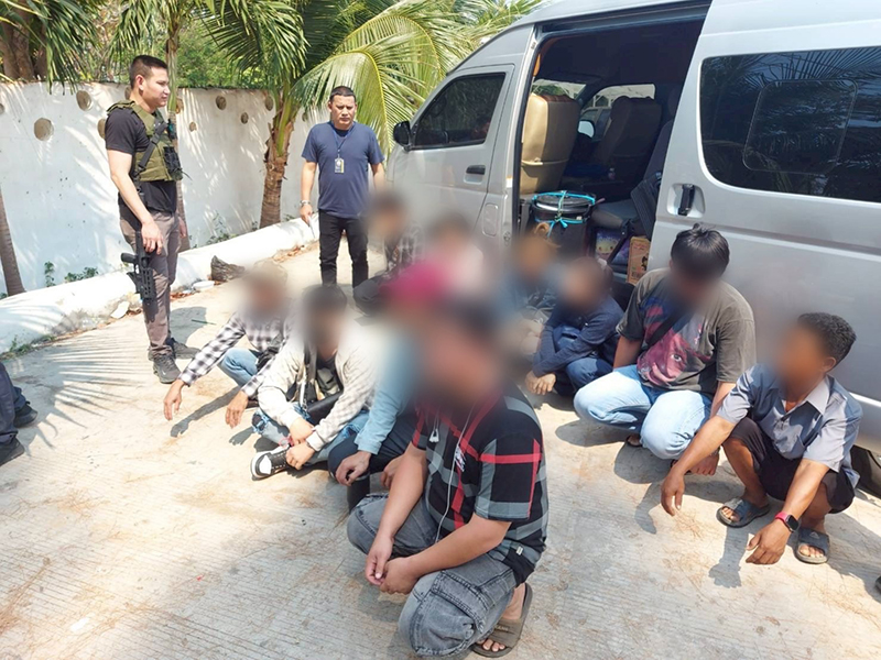 ต่างด้าว