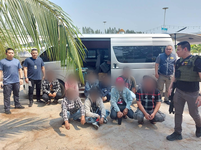 ต่างด้าว