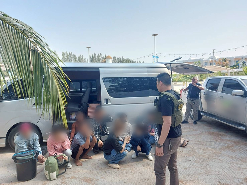 ต่างด้าว