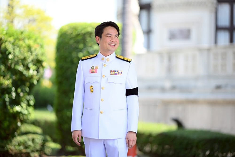 ภราดร ปริศนานันทกุล