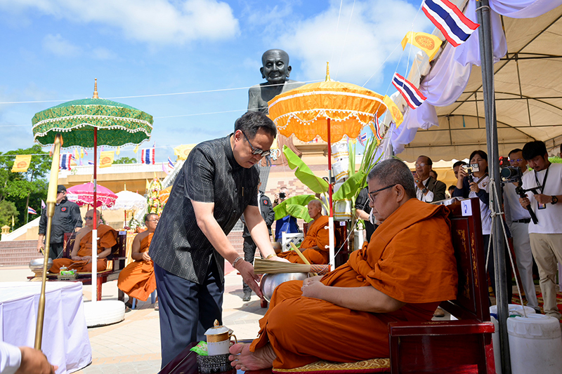อนุทิน ชาญวีรกูล