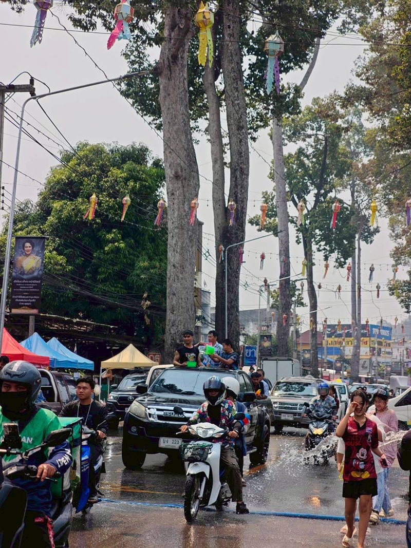 เส้นต้นยาง