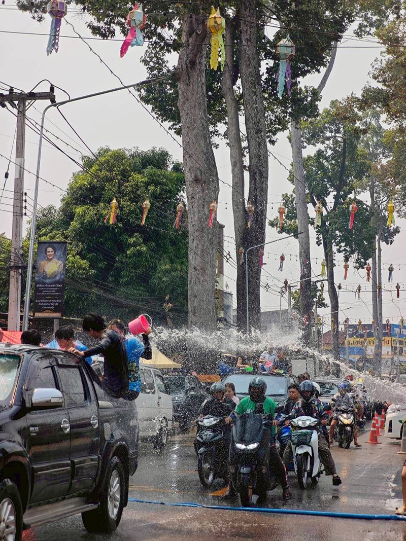 เส้นต้นยาง