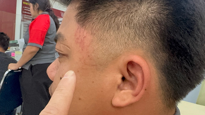 หนุ่มโรงปูน นั่งก๊งเหล้ากับเพื่อน